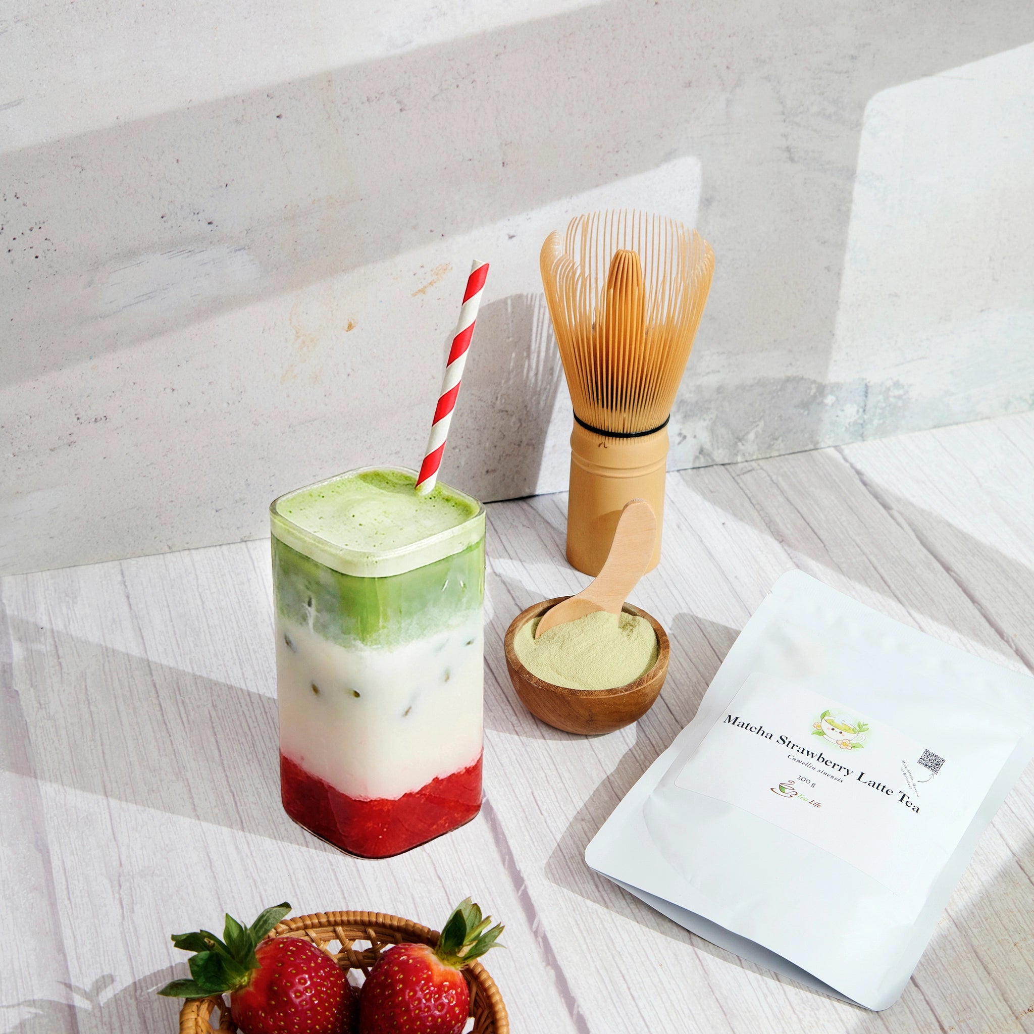 strawberry matcha latte cold